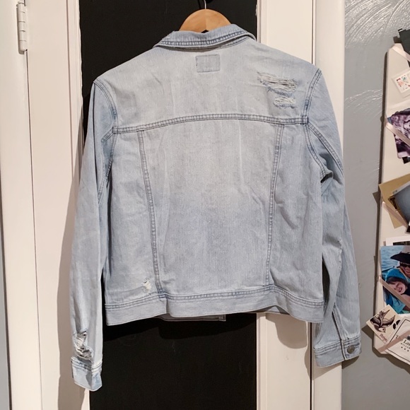 AE Distressed Light Denim Jacket - Picture 7 of 9